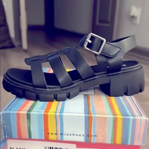 MIA Kids Girls 6 M / 5 M Black Havian Malta Leather Strap Buckle/Self Closure